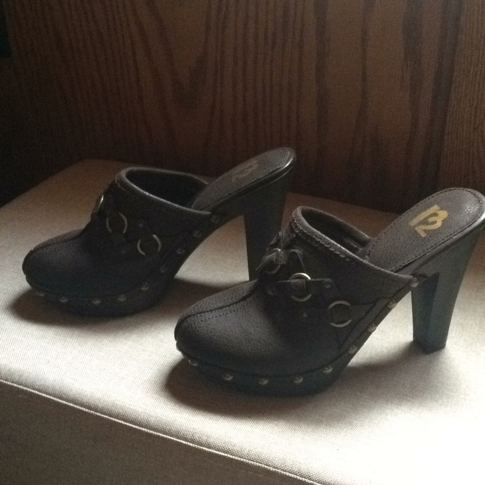 Studied clogs